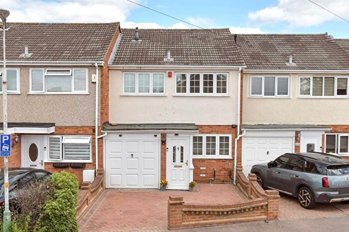 3 Bedroom Terraced House For Sale In Roding Way, Rainham, Essex, RM13