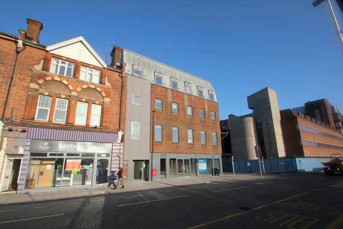 Apartment To Rent In Woking, GU21