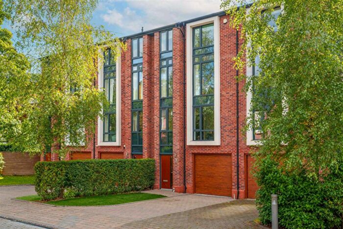 5 Bedroom Town House For Sale In William Lunt Gardens, Manchester, M21