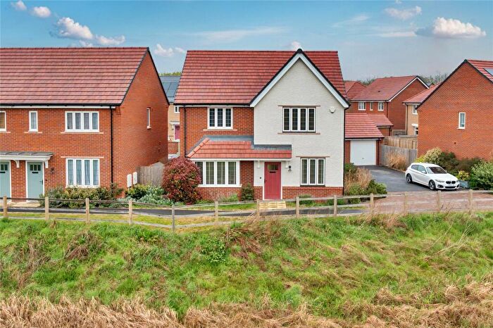 4 Bedroom Detached House For Sale In Stirrup Walk, Arborfield Green, Reading, RG2