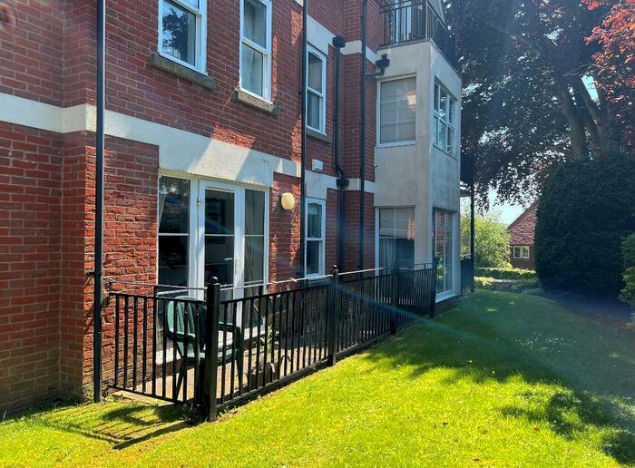 2 Bedroom Flat For Sale In Carisbrooke Lodge, Goring Road, Steyning, West Sussex, BN44
