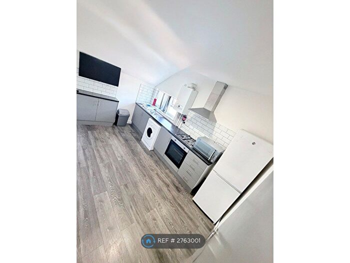2 Bedroom Flat To Rent In Whitchurch Road, Cardiff, CF14