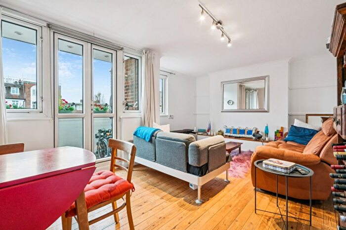 2 Bedroom Flat For Sale In Grove Road, Barnes, SW13