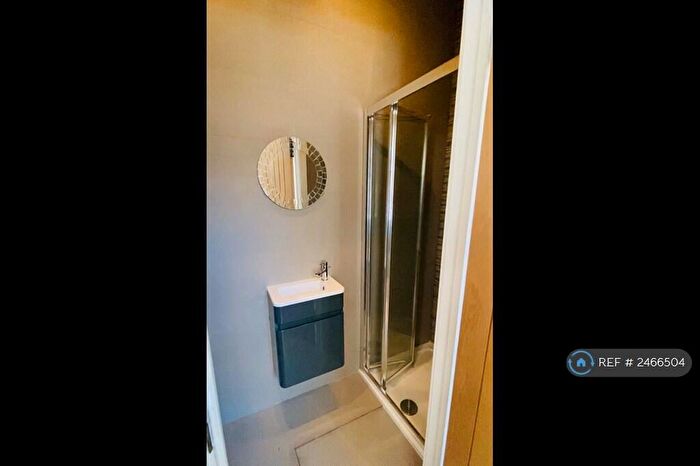 Studio To Rent In Balham High Road, London, SW12