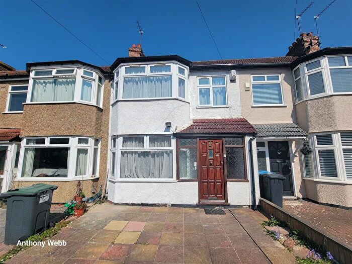3 Bedroom Terraced House To Rent In New Park Avenue, Palmers Green, London, N13