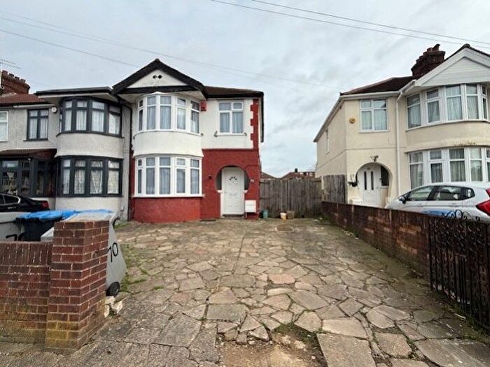 3 Bedroom Semi Detached House To Rent In Brampton Road, London, London, NW9