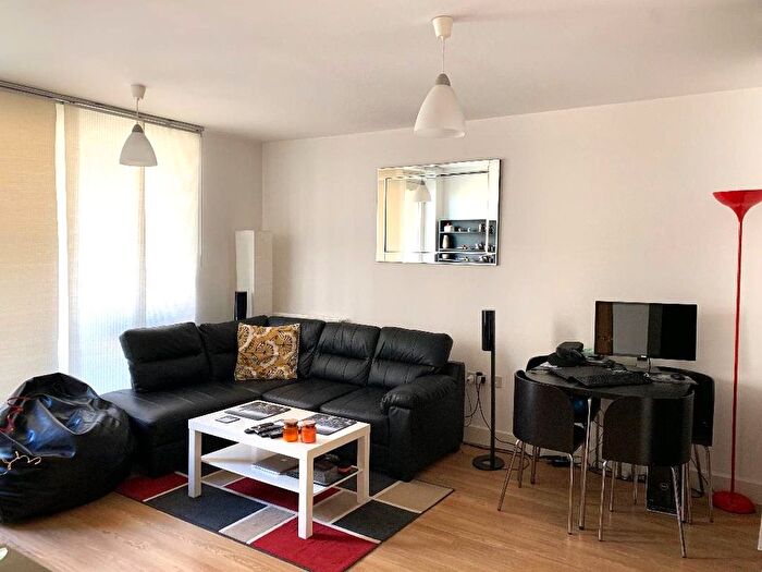 1 Bedroom Flat To Rent In Oxley Square, London, E3