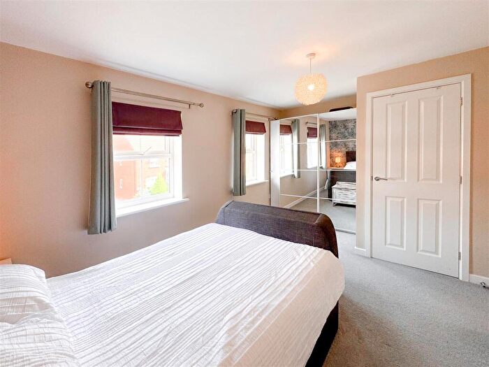 3 Bedroom End Of Terrace House For Sale In Meadow Drive, Long Itchington, Southam, CV47