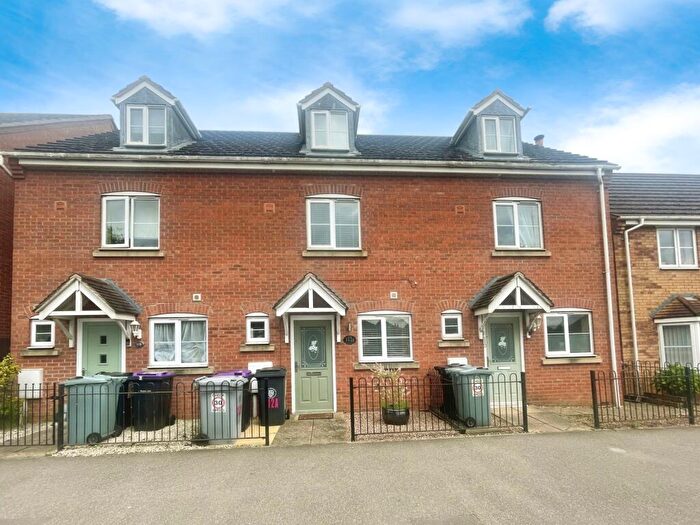 3 Bedroom Town House For Sale In Ermine Street, Ancaster, Grantham, NG32