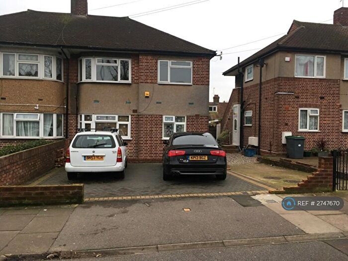 2 Bedroom Maisonette To Rent In Fullwell Avenue, Ilford, IG6