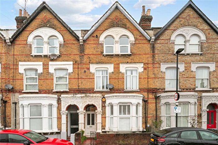 2 Bedroom Apartment For Sale In Hermitage Road, London, N4