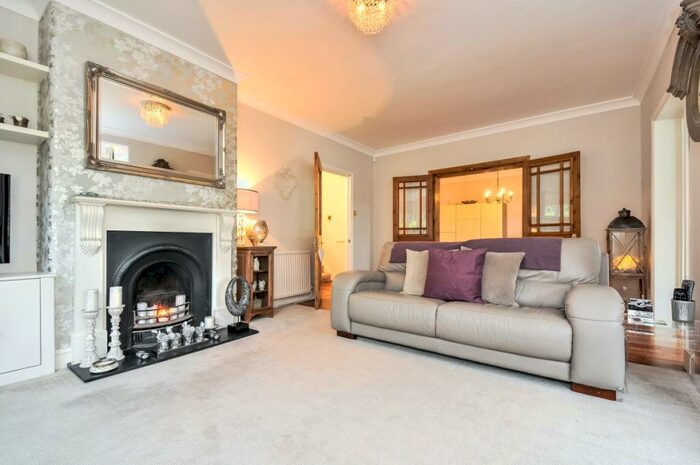 5 Bedroom Detached House To Rent In Purley Downs Road South Croydon, CR2