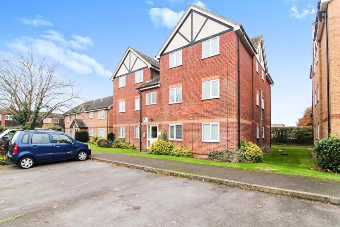 1 Bedroom Flat For Sale In Bridgewater Court, Langley, SL3
