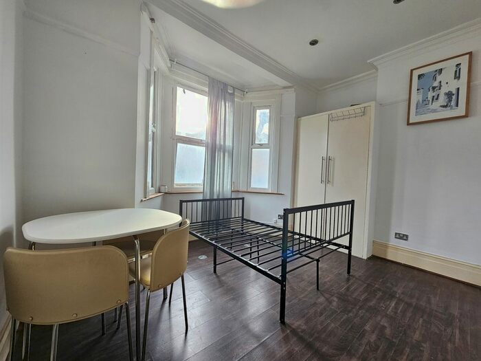 1 Bedroom Studio To Rent In , Melrose Avenue, Willesden, NW2