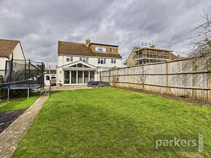 3 Bedroom Semi Detached House For Sale In Saxon Way, Witney, Oxfordshire, OX28