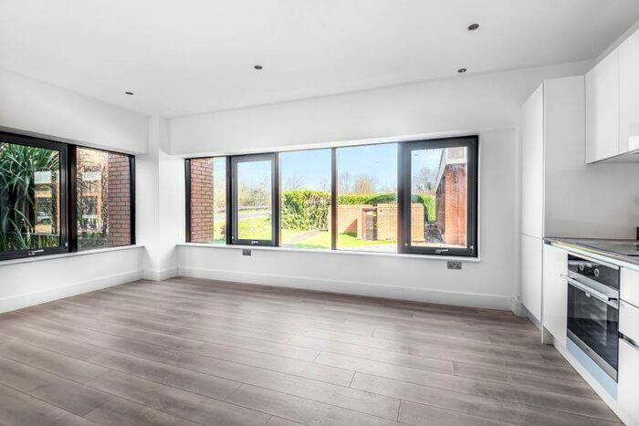 2 Bedroom Apartment To Rent In Newbury, Berkshire, RG14