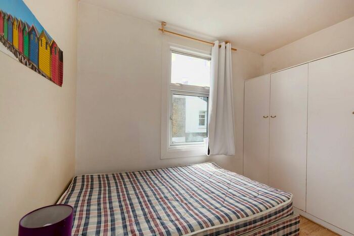 1 Bedroom Flat To Rent In Cathles Road, Clapham South, London, SW12