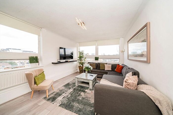3 Bedroom Flat To Rent In Harrowby Street, London, W1H
