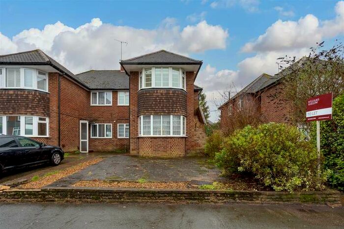 2 Bedroom Maisonette Flat To Rent In Kingsway, Cheam, Sutton, SM3