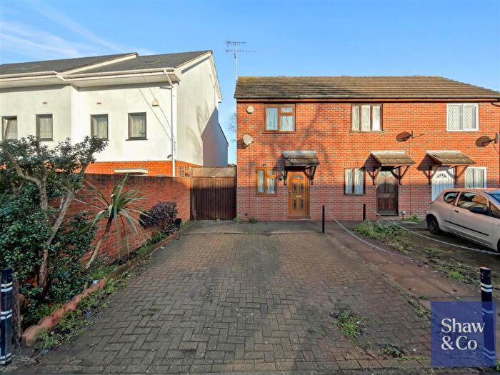 1 Bedroom Terraced Bungalow For Sale In Turton Way, Slough, SL1