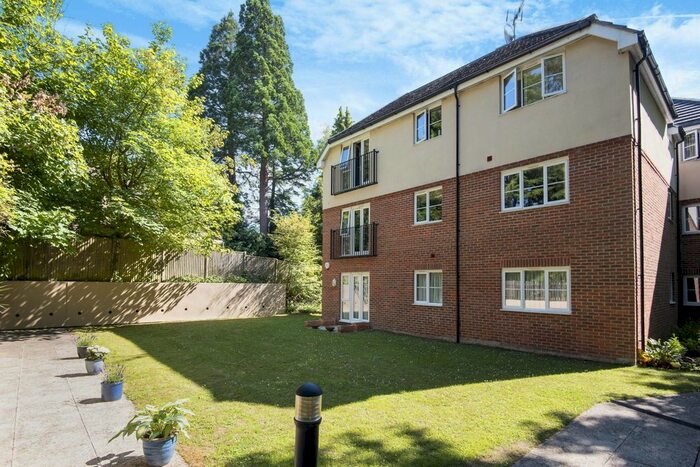 2 Bedroom Flat To Rent In Westhall Road, Warlingham CR6