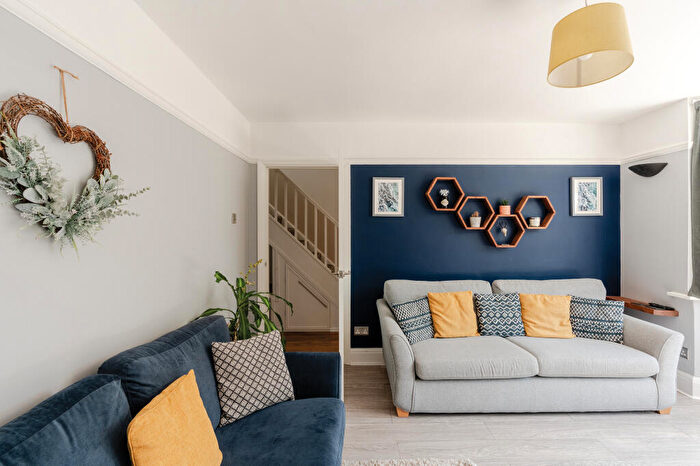 3 Bedroom Semi-Detached House For Sale In Wingfield Road, Bedminster, Bristol, BS3