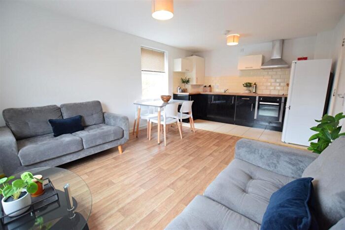 3 Bedroom Apartment To Rent In Depot Street - Student Apartment - /, LN1