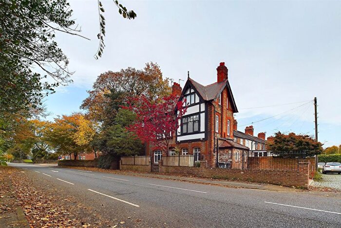 3 Bedroom End Of Terrace House To Rent In Knutsford Road, Warrington, WA4