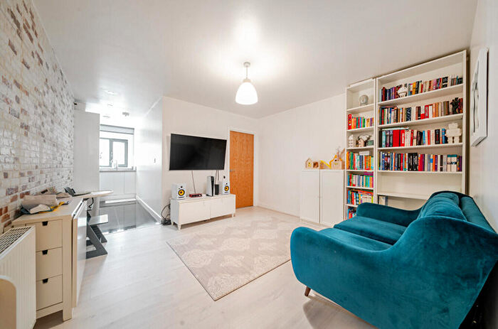 1 Bedroom Apartment For Sale In London Road, Mitcham, CR4