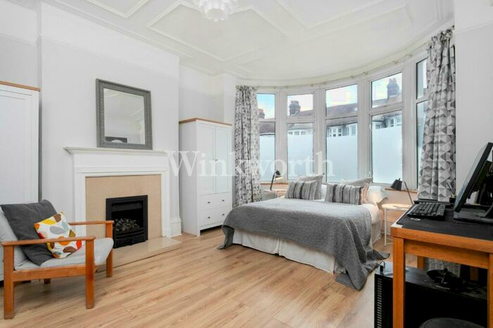 3 Bedroom Semi-Detached House For Sale In Berkshire Gardens, London, N13