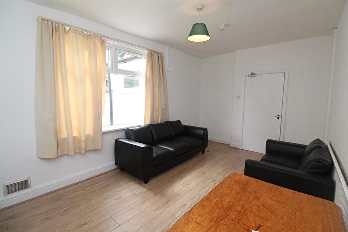 4 Bedroom Property To Rent In Crwys Road, Cathays, Cardiff, CF24