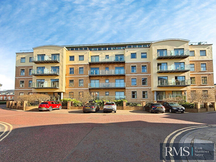2 Bedroom Apartment For Sale In Grove Park Oval, Newcastle Upon Tyne, NE3
