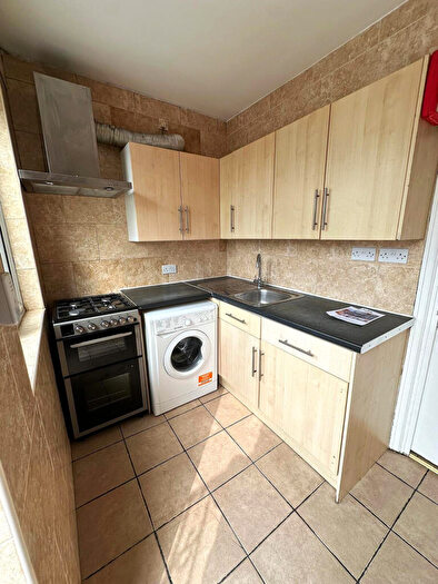 2 Bedroom Flat To Rent In Hornchurch Road, Hornchurch, Essex, RM12