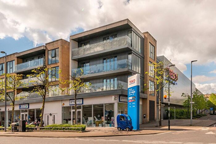 2 Bedroom Flat To Rent In Paxton House, Highams Park, London, E4