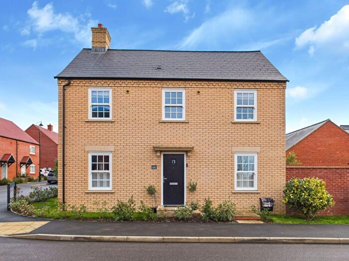 3 Bedroom Detached House For Sale In Beverley Way, Towcester, NN12