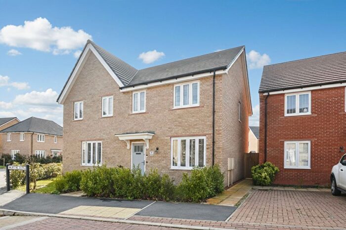 3 Bedroom Semi Detached House For Sale In Grayling Close, Little Paxton, PE19