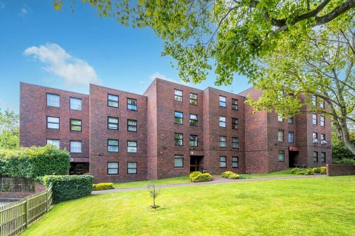 3 Bedroom Apartment To Rent In Brook Road, London, NW2