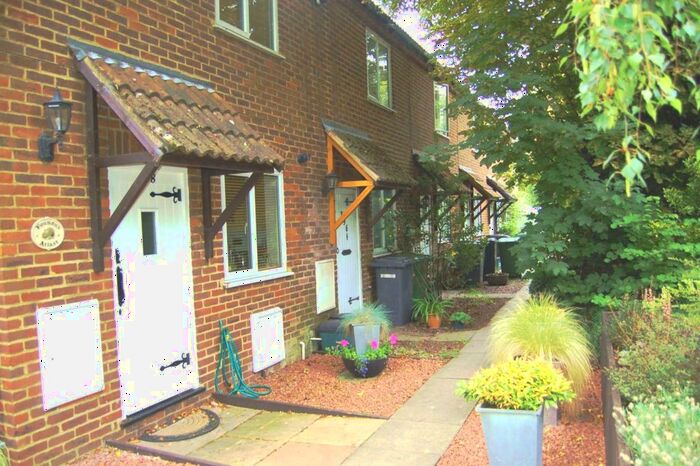 2 Bedroom Terraced House To Rent In London Road, High Wycombe, HP10