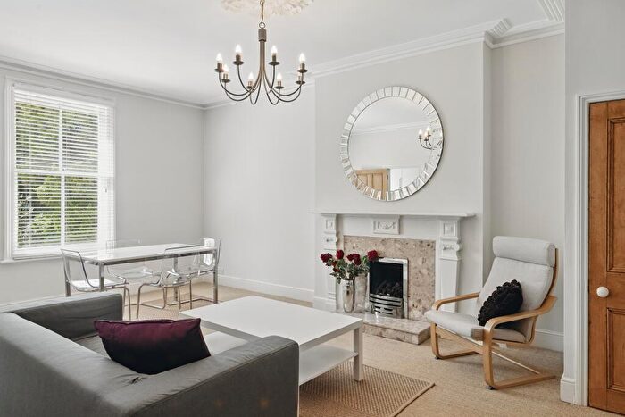 2 Bedroom Apartment To Rent In Binswood Avenue, Leamington Spa, CV32