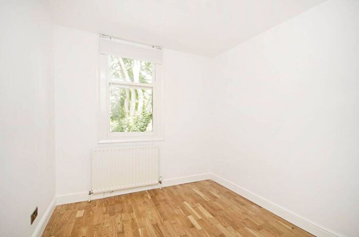 2 Bedroom Flat To Rent In Dalston Lane, Dalston, London, E8