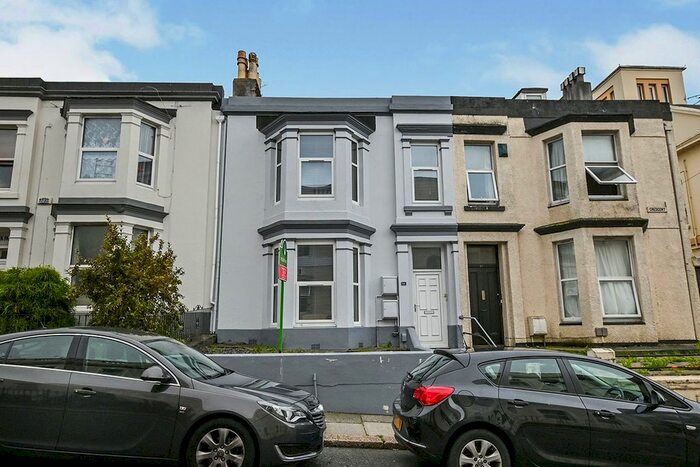 2 Bedroom Flat To Rent In Hill Park Crescent, Plymouth, Devon, PL4
