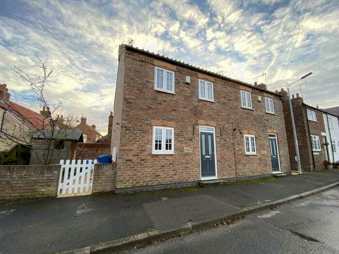 2 Bedroom House To Rent In Middle Street, Kilham, YO25