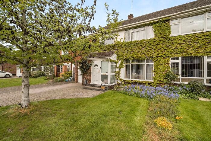 3 Bedroom Semi Detached House For Sale In Clewer Park, Windsor, SL4