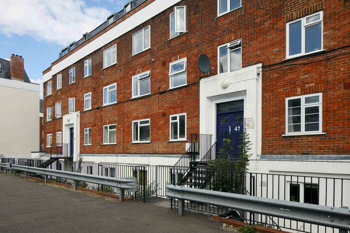 2 Bedroom Flat To Rent In Devonian Court, Park Crescent Place, BN2