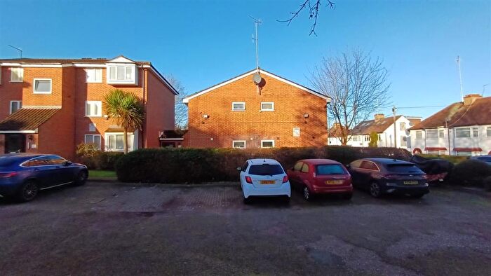 1 Bedroom Flat For Sale In Newton Avenue, London, N10