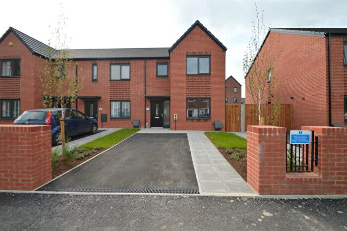 3 Bedroom House To Rent In Woodward Street, Manchester, M4