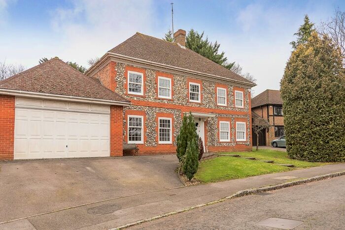 5 Bedroom Detached House To Rent In Donnay Close, Gerrards Cross, SL9