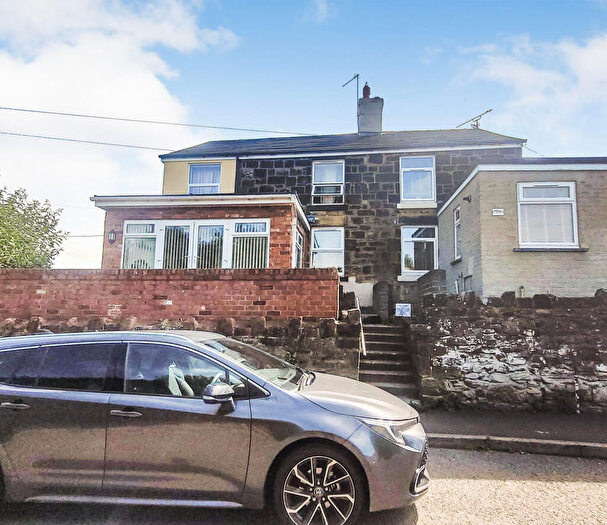 4 Bedroom Semi-Detached House For Sale In Blacklane Road, Pentre Broughton, Wrexham, LL11