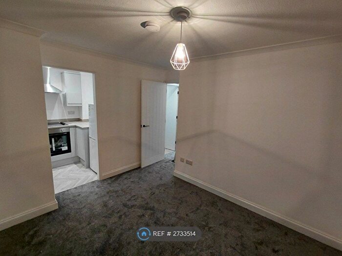 1 Bedroom Flat To Rent In Castle Quay, Neath, SA11