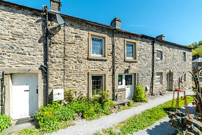 2 Bedroom Cottage For Sale In Middle Fold, Langcliffe, BD24